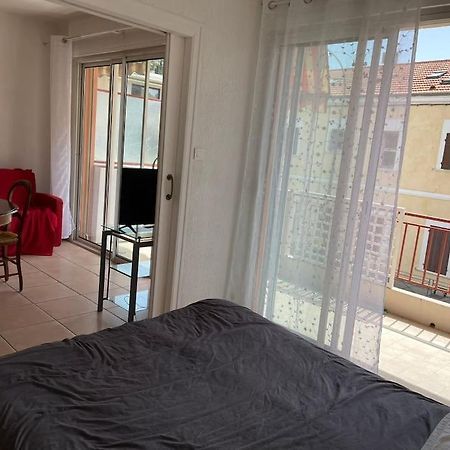 Studio A Sanary-Sur-Mer Avec Balcon A 200M Du Port Екстериор снимка