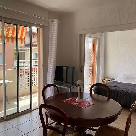 Studio A Sanary-Sur-Mer Avec Balcon A 200M Du Port Екстериор снимка