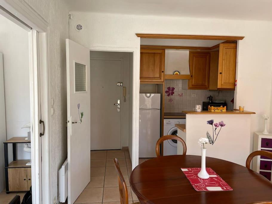Studio A Sanary-Sur-Mer Avec Balcon A 200M Du Port Екстериор снимка