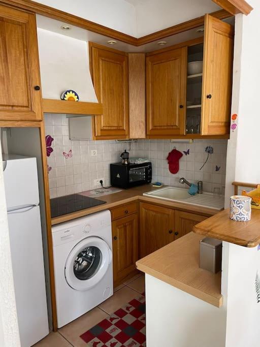 Studio A Sanary-Sur-Mer Avec Balcon A 200M Du Port Екстериор снимка