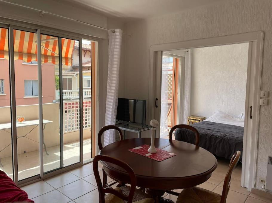 Studio A Sanary-Sur-Mer Avec Balcon A 200M Du Port Екстериор снимка